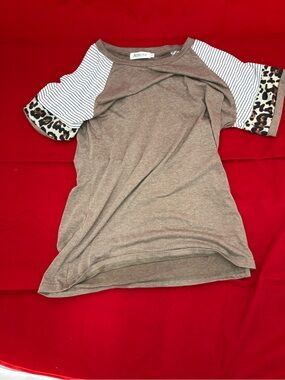 Adibosy Size M Brown Striped & Leopard Print Raglan Top